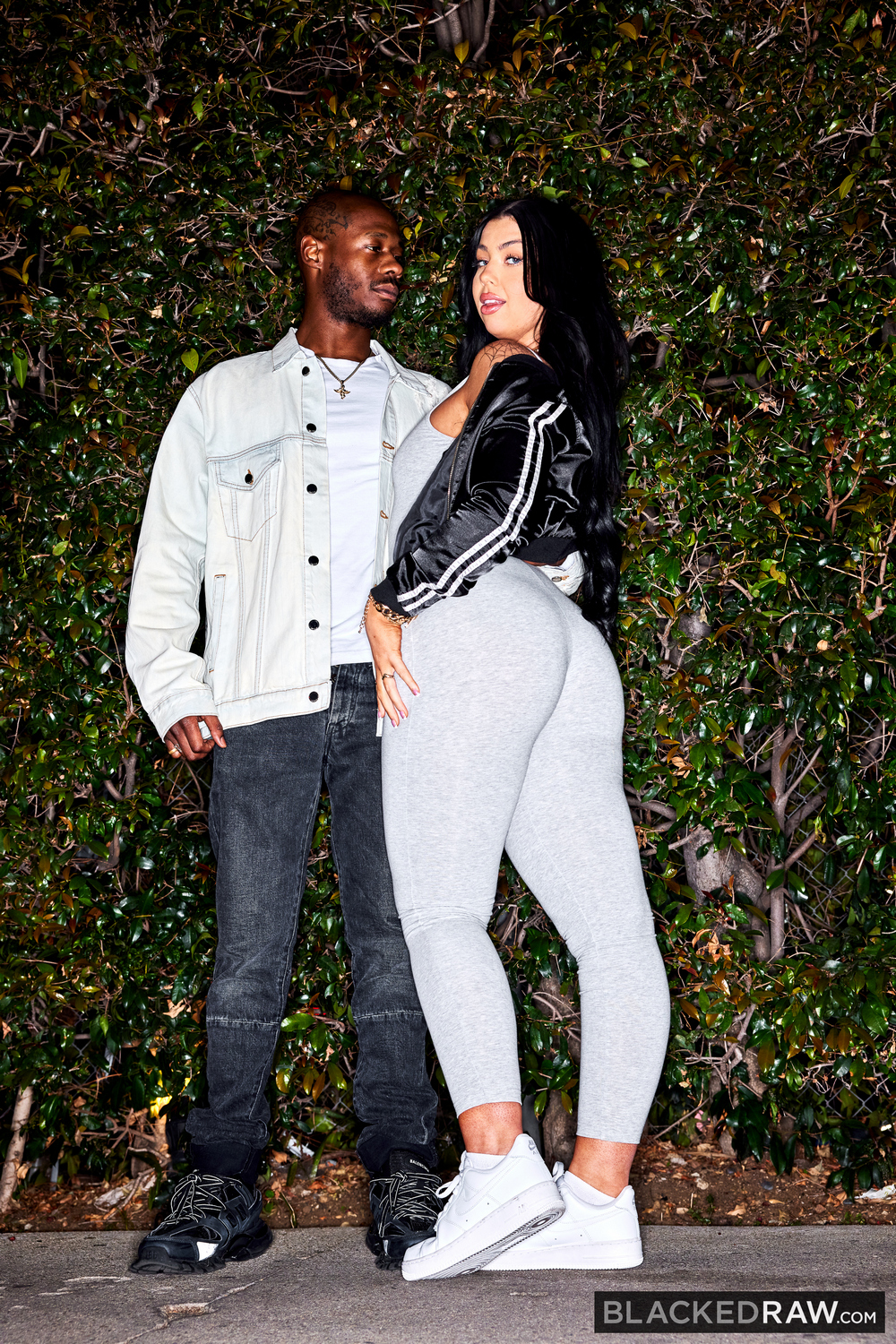 Booty Holly Day Loves To Try Interracial Sex Inside Of A Bedroom - Blacked  Raw | Picture 01