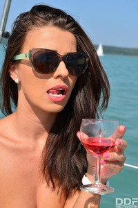 Vicky Love Pussy Masturbating On Yacht