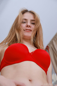 Dakota Pink Expose Her Plump-lipped Pussy And Curvaceous Ass