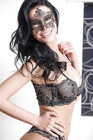 Curvy Argentinian Vixen Laura Cattay 
