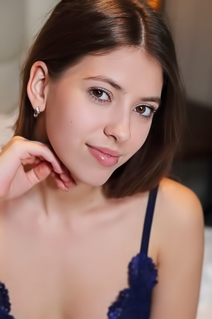 Lovely Naked Avery