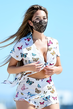 Farrah Abraham Strips Down to a Bikini at the Beach!