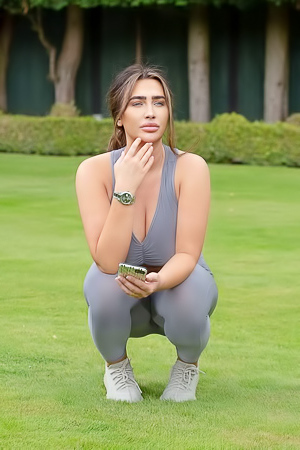 Lauren Goodger Pokies While Working Out!