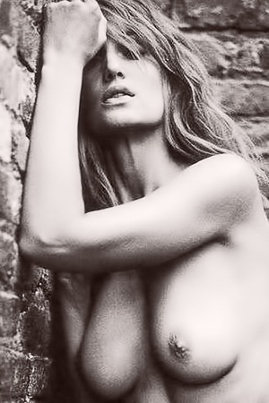 Gisele Bundchen Walking the dog at the beach