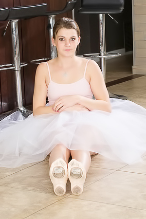 Aubrey Snow – ballerina