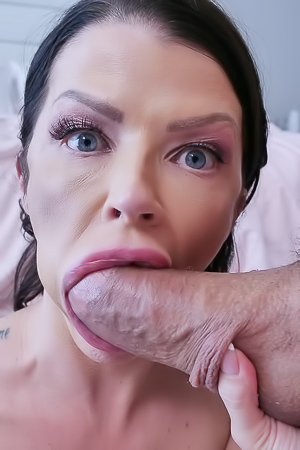 Joslyn James Wastes No Time In Fucking Hot