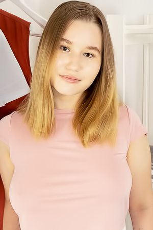 Amalia Davis Explore Her Brand New Curves And Work Towards