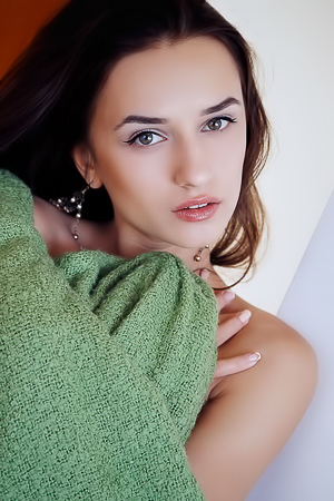 brunette babe teasing nude (Gloria Sol)