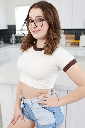 Leana Lovings porn pic gallery