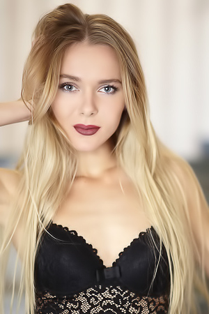Karissa Diamond Masturbates