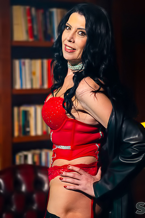 Xenia Nice Hot Mom Get Drilled By Young Guy