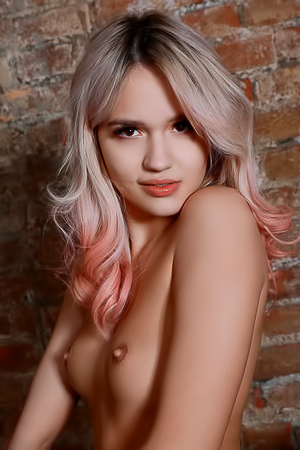 Hot Playful Babe Novella Night