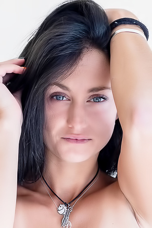 Delfina Gives To Show Her Private Area Of Vagina