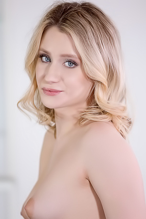 Lily Blossom Going Face Down Ass Up To Ride Her Fingers To An Orgasm