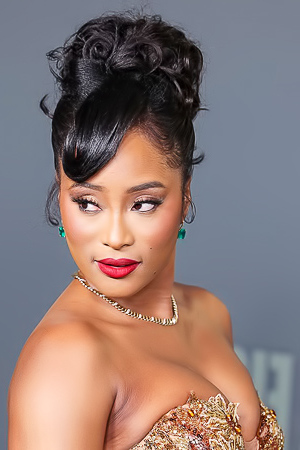 Pepi Sonuga Pushed Up Cleavage on the Red Carpet!