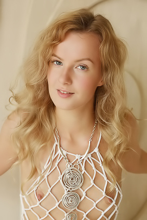 Luna Art Revealing The Dusting Of Soft Hair On Her Mound Of Venus