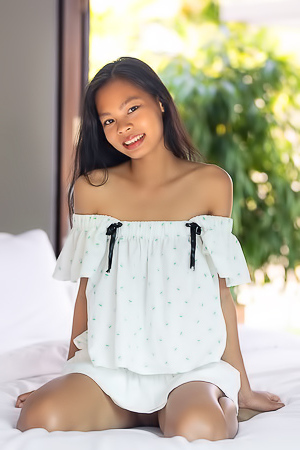 Po Share Her Naked Beauty With You For The First Time