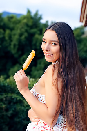 Teen With Round Ass Shelena