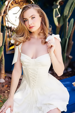 Playboy Muse Lareina Tay Beautiful Babe Getting Naked Outdoors