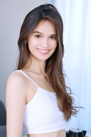 Anastasia Bella Exposing Her Plump-lipped Pussy