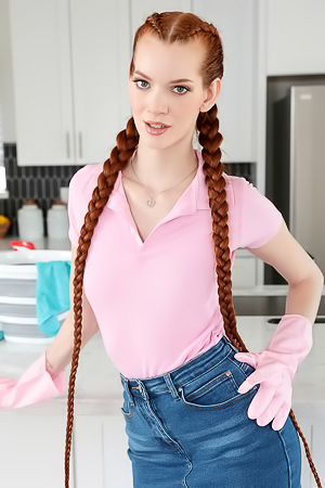 Erin Everheart Opens Wide Her Wet Pussy For A Hard Sex