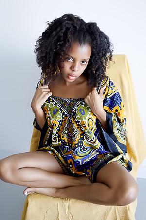 Sukki T Ebony Chick Spreads Her Legs