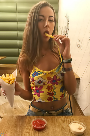 Sexy Amateur Girlfriend Lily Adams