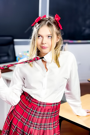 Coco Lovelock Answers Back in the Classroom with Dad
