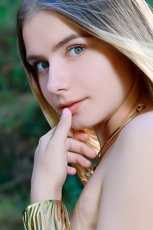 Dakota Bends Over Gracefully For Her Viewers