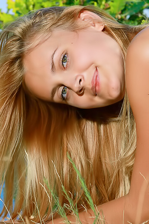 Tais Outdoor Green Bikini and Nude Photographs