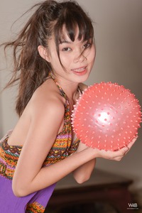 Thai Beauty Girl Sowan Shows Her Petite Body